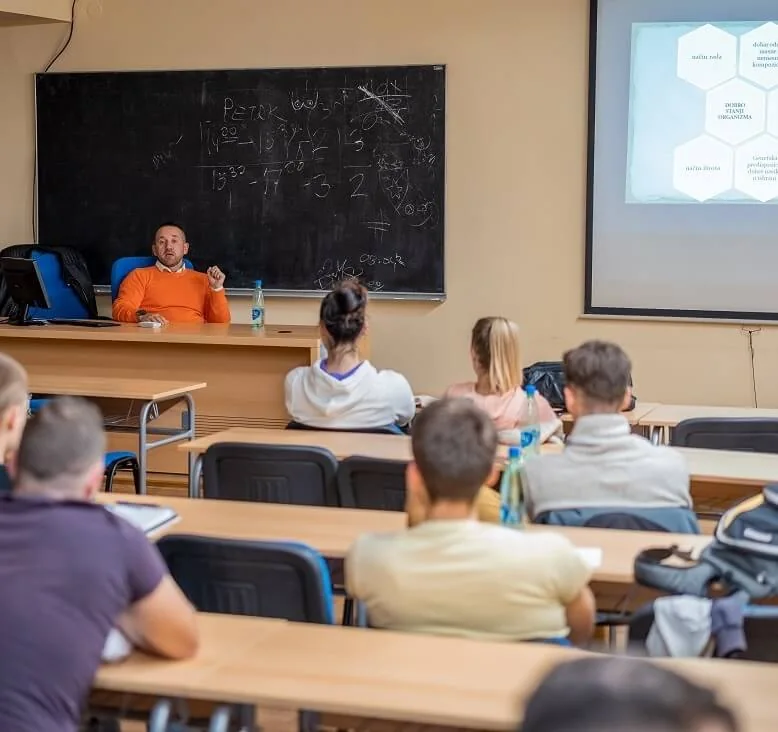 An HFS nutrition instructor presenting to learners in a classroom